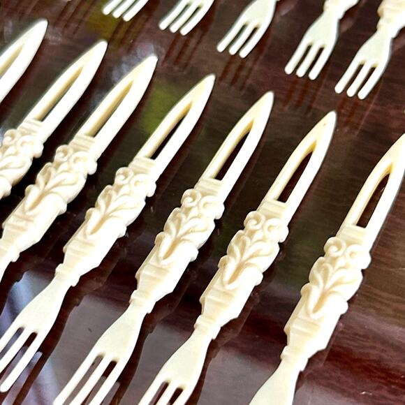 Vintage Celluloid Appetizer Forks – Tiki Party Style – Set of 18 - Picture 2 of 7